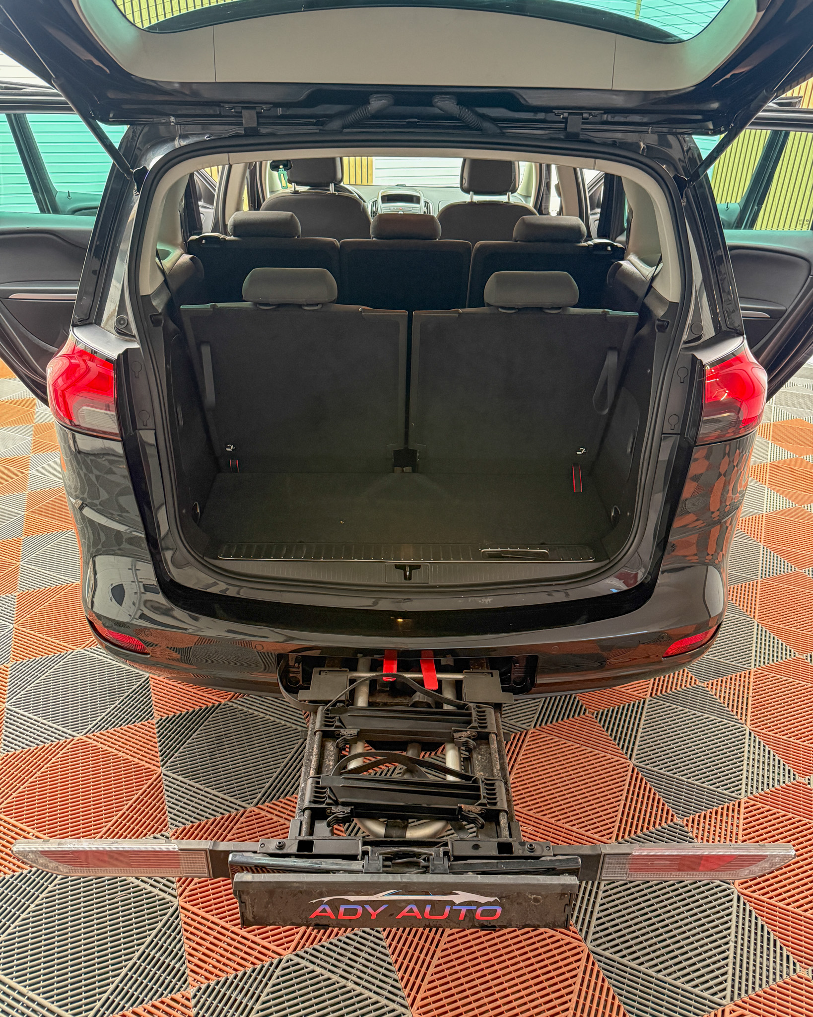 OPEL ZAFIRA Benzina, 7 Locuri, Suport Bicicleta, RAR + ITP . Livrare Gratis In Toata Tara . Garantie 12 Luni . Km Certificati . Buy Back ( Schimburi Auto ) 