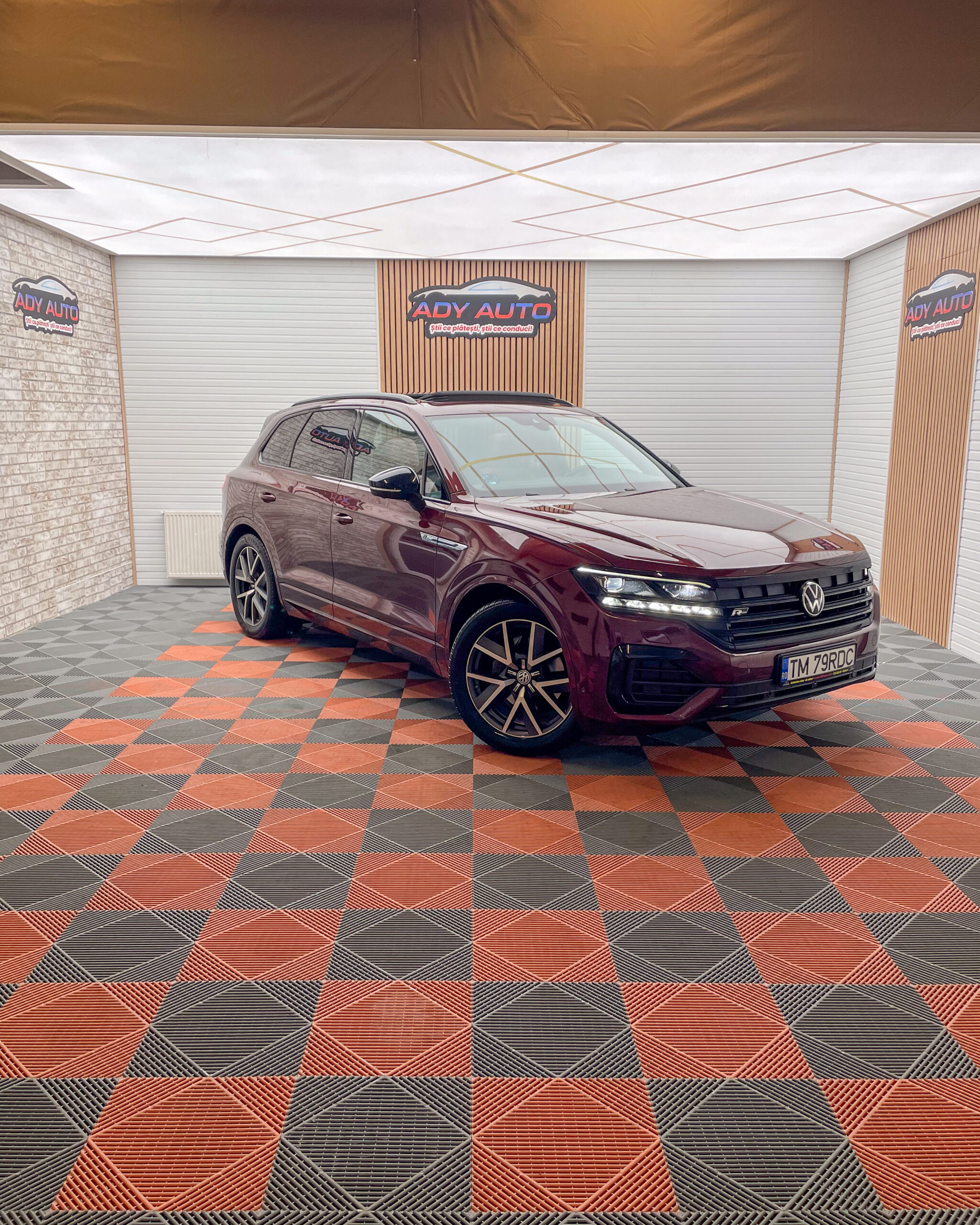 VW TOUAREG R-LINE 3.0 V6 TDI . 286 Cp . Premium Atmosphere 4Motion ( 4x4 ) . An 2021 ..Livrare Gratis In Toata Tara . Garantie 12 Luni . Km Certificati . Buy Back ( Schimburi Auto ) 
