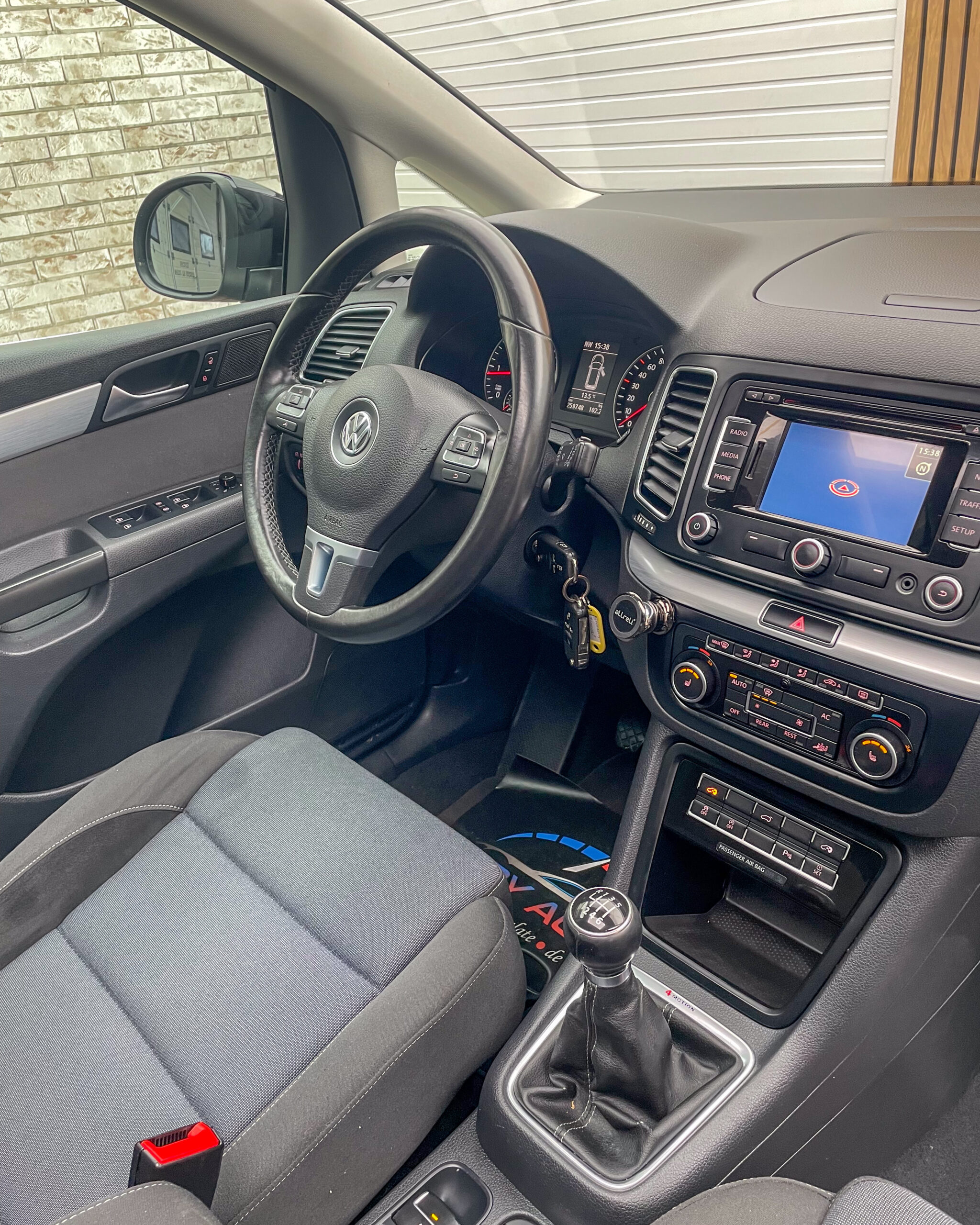 VW SHARAN 7 LOCURI-4MOTION(4X4), 2.0 Tdi . 7 Locuri , RAR+ITP . Panoramic, Garantie 12 Luni, Buy-back, Livrare Gratis In Toata Tara,Rate Fixe