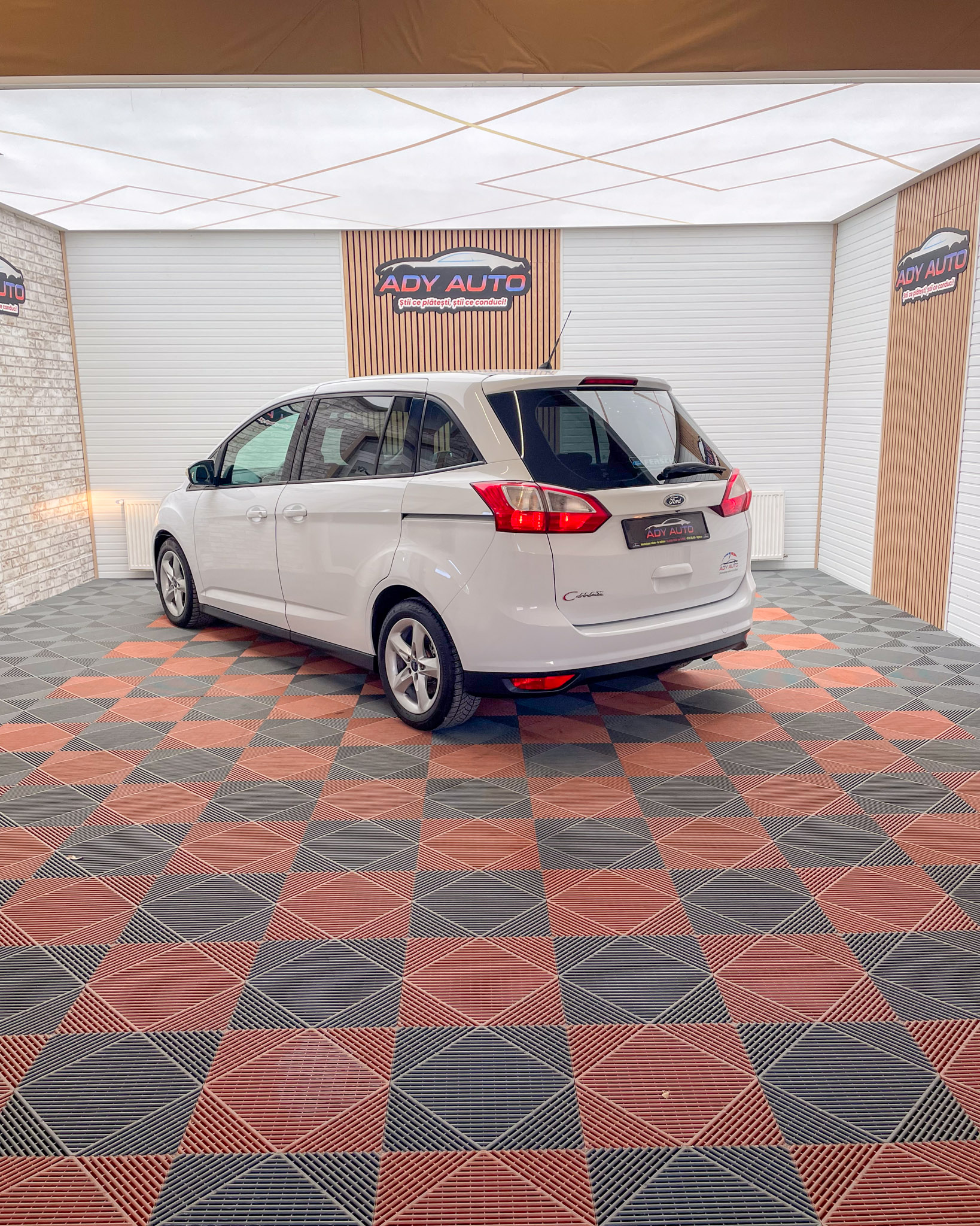FORD GRAND C-MAX. Benzina. USI CULISANTE .Livrare Gratis 100 KM . RAR + ITP .Garantie 12 Luni . Km Certificati . Buy Back ( Schimburi Auto ) 