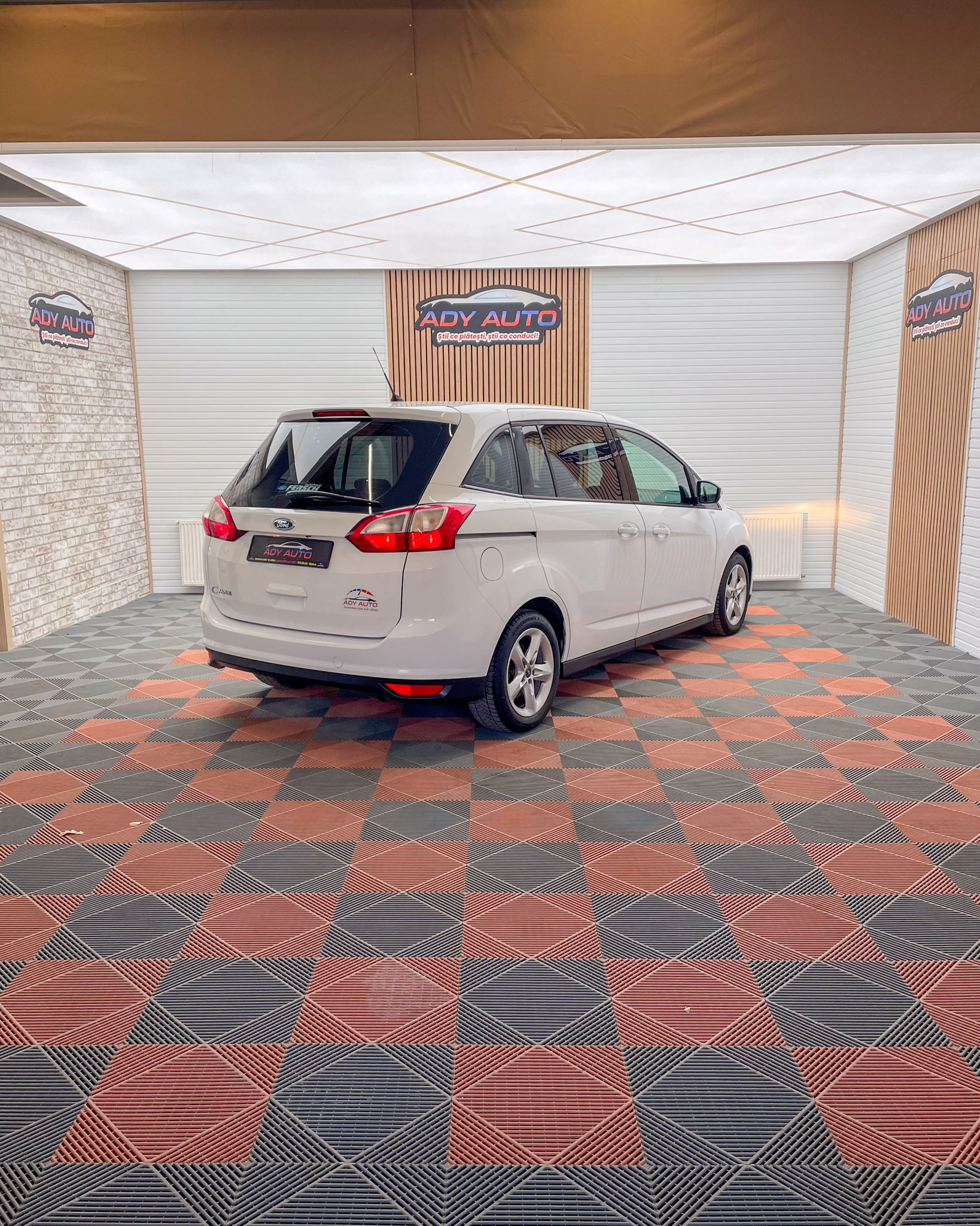 FORD GRAND C-MAX. Benzina. USI CULISANTE .Livrare Gratis 100 KM . RAR + ITP .Garantie 12 Luni . Km Certificati . Buy Back ( Schimburi Auto ) 