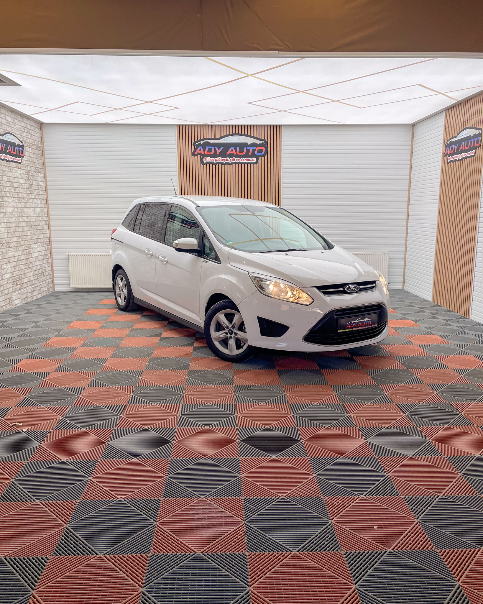 FORD GRAND C-MAX. Benzina. USI CULISANTE .Livrare Gratis 100 KM . RAR + ITP .Garantie 12 Luni . Km Certificati . Buy Back ( Schimburi Auto ) 