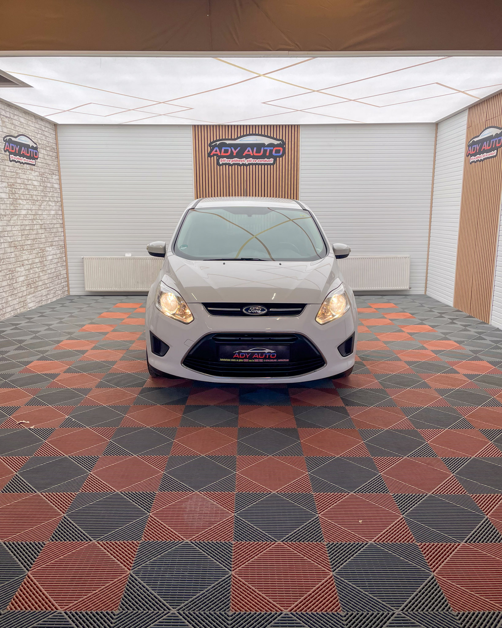 FORD GRAND C-MAX. Benzina. USI CULISANTE .Livrare Gratis 100 KM . RAR + ITP .Garantie 12 Luni . Km Certificati . Buy Back ( Schimburi Auto ) 