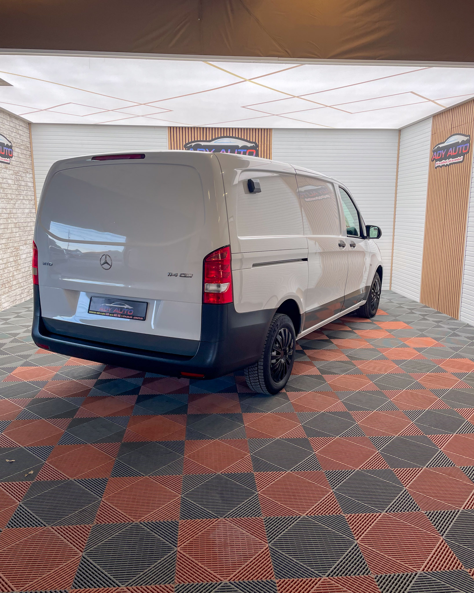 MERCEDES -BENZ VITO Lada De 2,40 Cm .( Modelul Lung ). RAR + ITP . TVA INCLUS SI DEDUCTIBIL ( Pentru Societati )Livrare Gratis In Toata Tara . Garantie 12 Luni . Km Certificati . Buy Back ( Schimburi Auto ) 