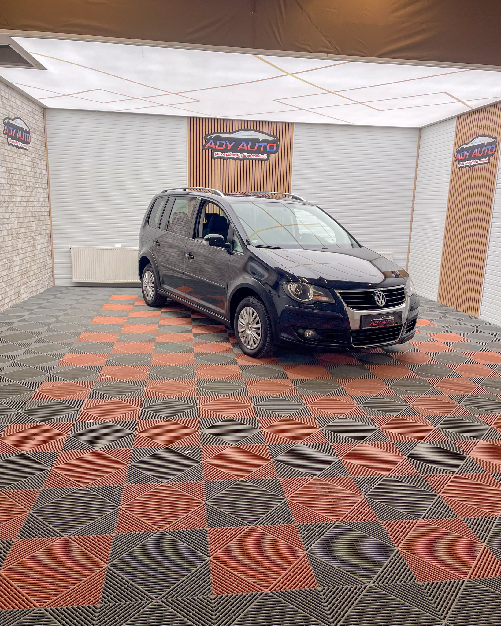 VW TOURAN CROSS . 2,0 TDI - 140 Cp . Garantie 12 Luni . Km Certificati . Buy Back ( Schimburi Auto ) 
