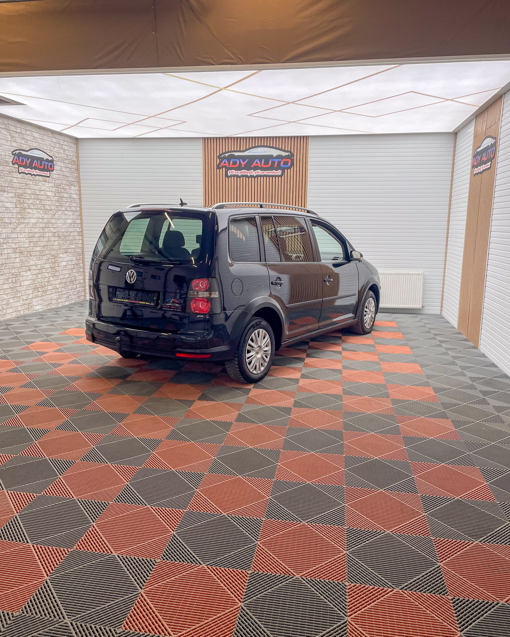VW TOURAN CROSS . 2,0 TDI - 140 Cp . Garantie 12 Luni . Km Certificati . Buy Back ( Schimburi Auto ) 