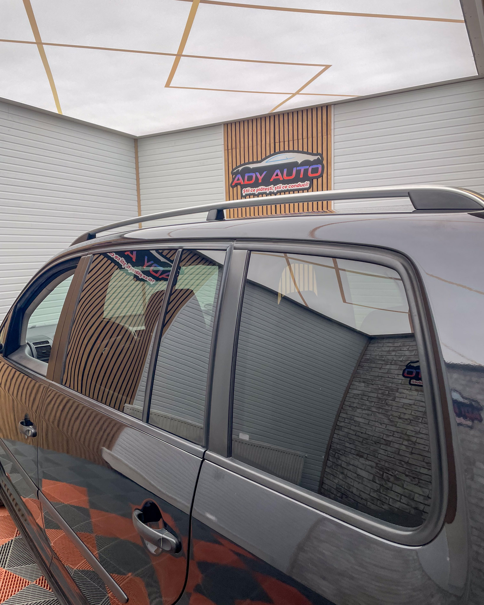 VW TOURAN CROSS . 2,0 TDI - 140 Cp . Garantie 12 Luni . Km Certificati . Buy Back ( Schimburi Auto ) 