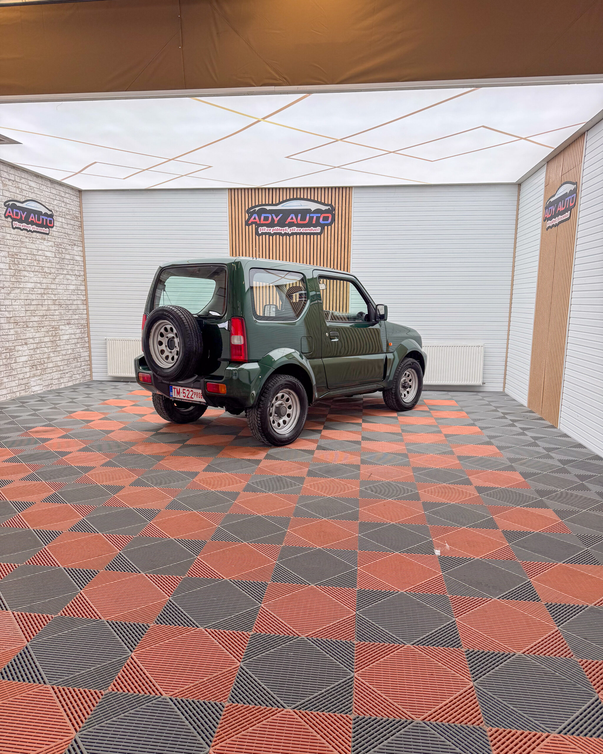 Suzuki Jimny , 1,3 Benzina . 4x4 La Buton . Rate Fixe Si Fara Avans . Garantie 12 Luni . Buy-Back . Test-Drive 