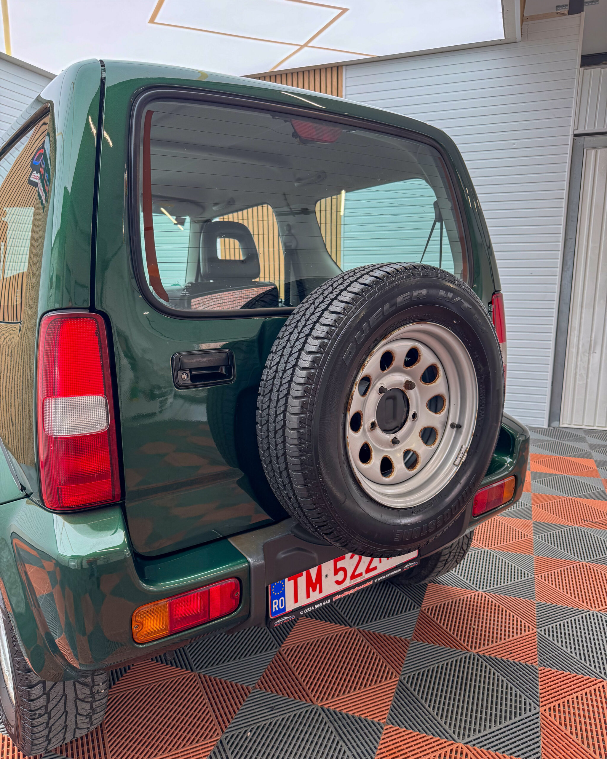 Suzuki Jimny , 1,3 Benzina . 4x4 La Buton . Rate Fixe Si Fara Avans . Garantie 12 Luni . Buy-Back . Test-Drive 