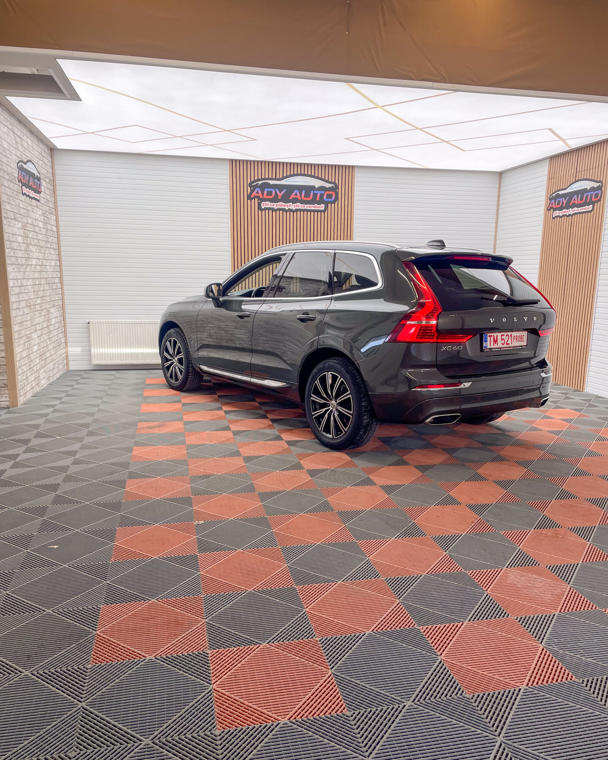 VOLVO XC60 . 2,0d . Inscription . An 2019 Iulie . Rate Fixe , Fara Avans . Garantie 12 Luni . Buy-Back . Livrare 