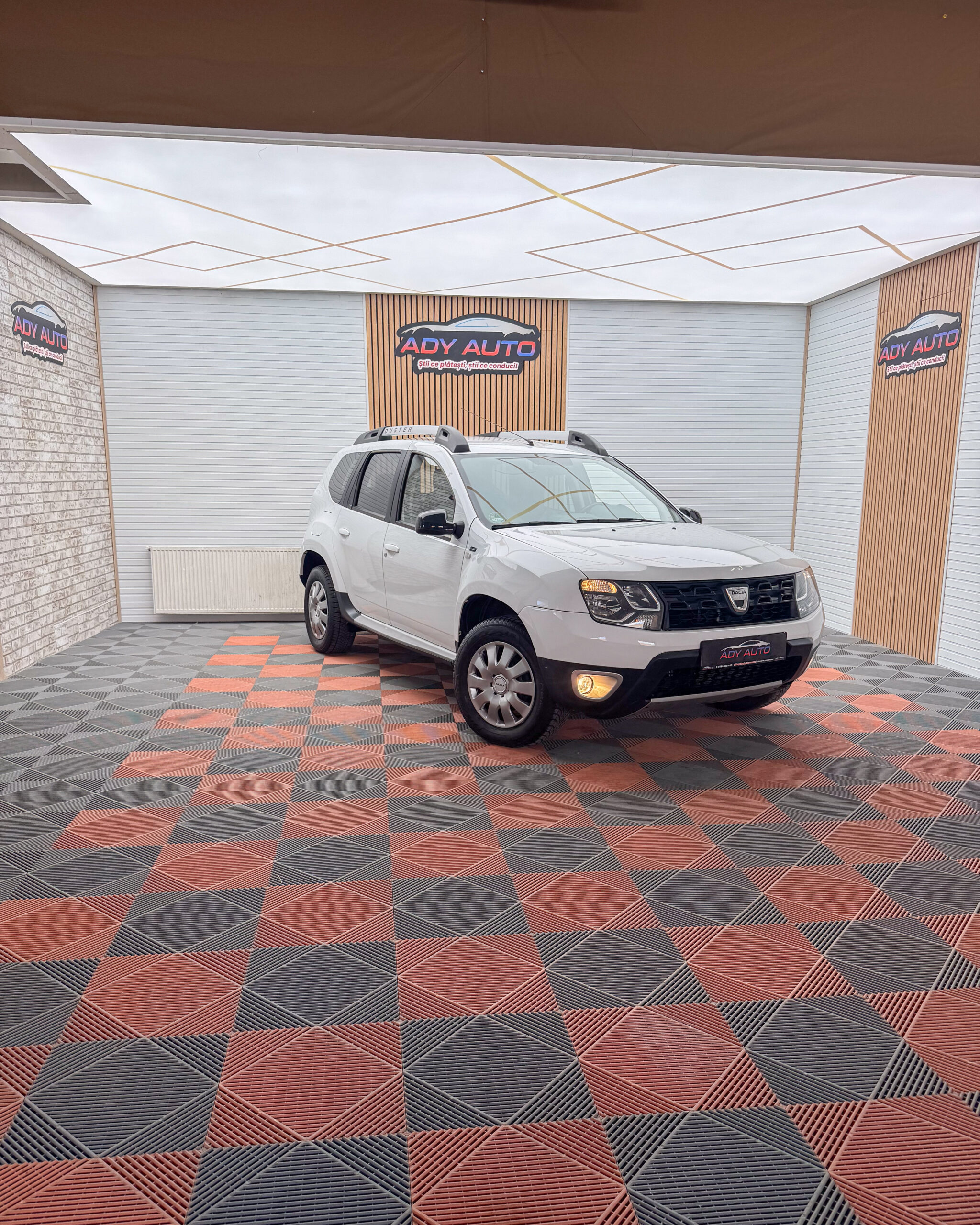 DACIA DUSTER 1,5 DCI . 4X4 ( La Buton ) . 73 000 KM . Euro 6 . An 2017/10 . RAR+ITP . Garantie 12 Luni .Rate Fixe 