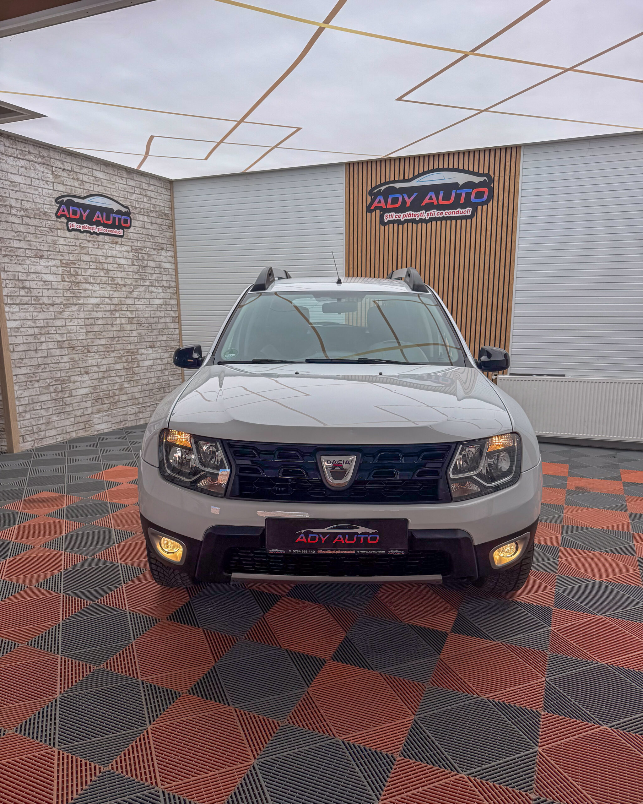 DACIA DUSTER 1,5 DCI . 4X4 ( La Buton ) . 73 000 KM . Euro 6 . An 2017/10 . RAR+ITP . Garantie 12 Luni .Rate Fixe 