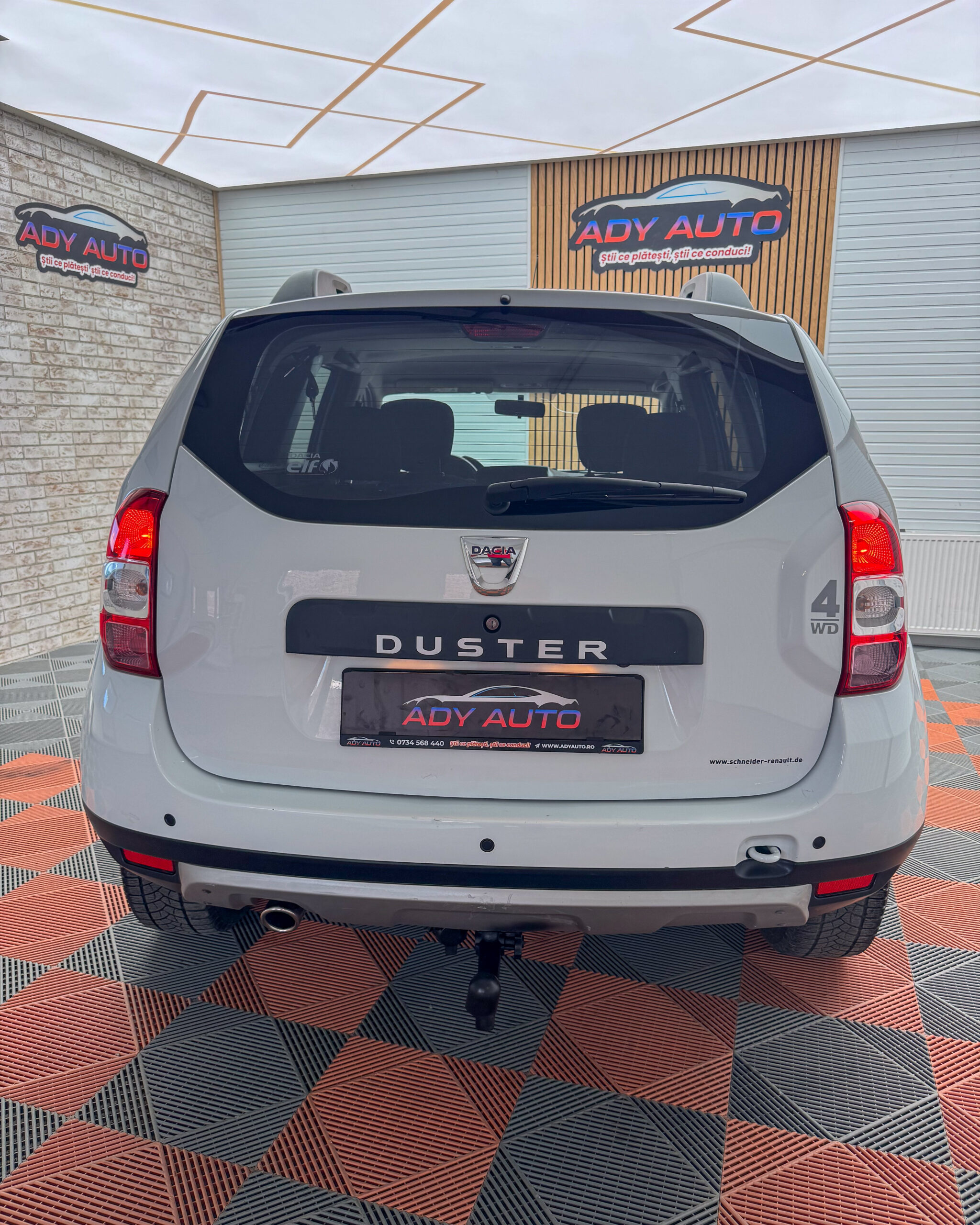 DACIA DUSTER 1,5 DCI . 4X4 ( La Buton ) . 73 000 KM . Euro 6 . An 2017/10 . RAR+ITP . Garantie 12 Luni .Rate Fixe 