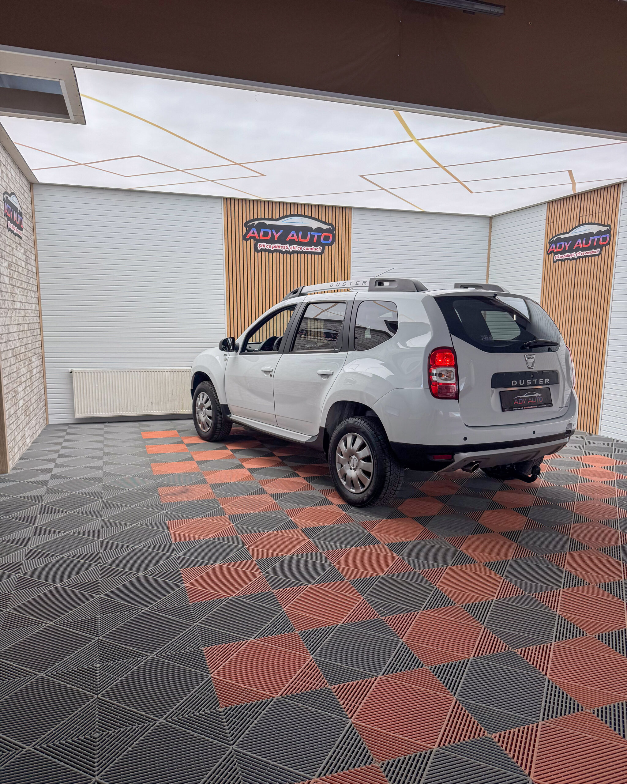 DACIA DUSTER 1,5 DCI . 4X4 ( La Buton ) . 73 000 KM . Euro 6 . An 2017/10 . RAR+ITP . Garantie 12 Luni .Rate Fixe 