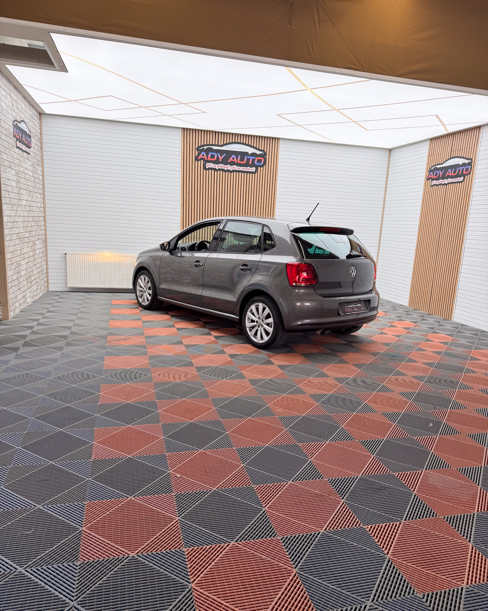 VW POLO . 1,4 Benzina . 129 000 Km . 4/5 Usi . RAR+ITP . Rate Fixe Si Fara Avans . Garantie 12 Luni . Buy-Back . Test-Drive