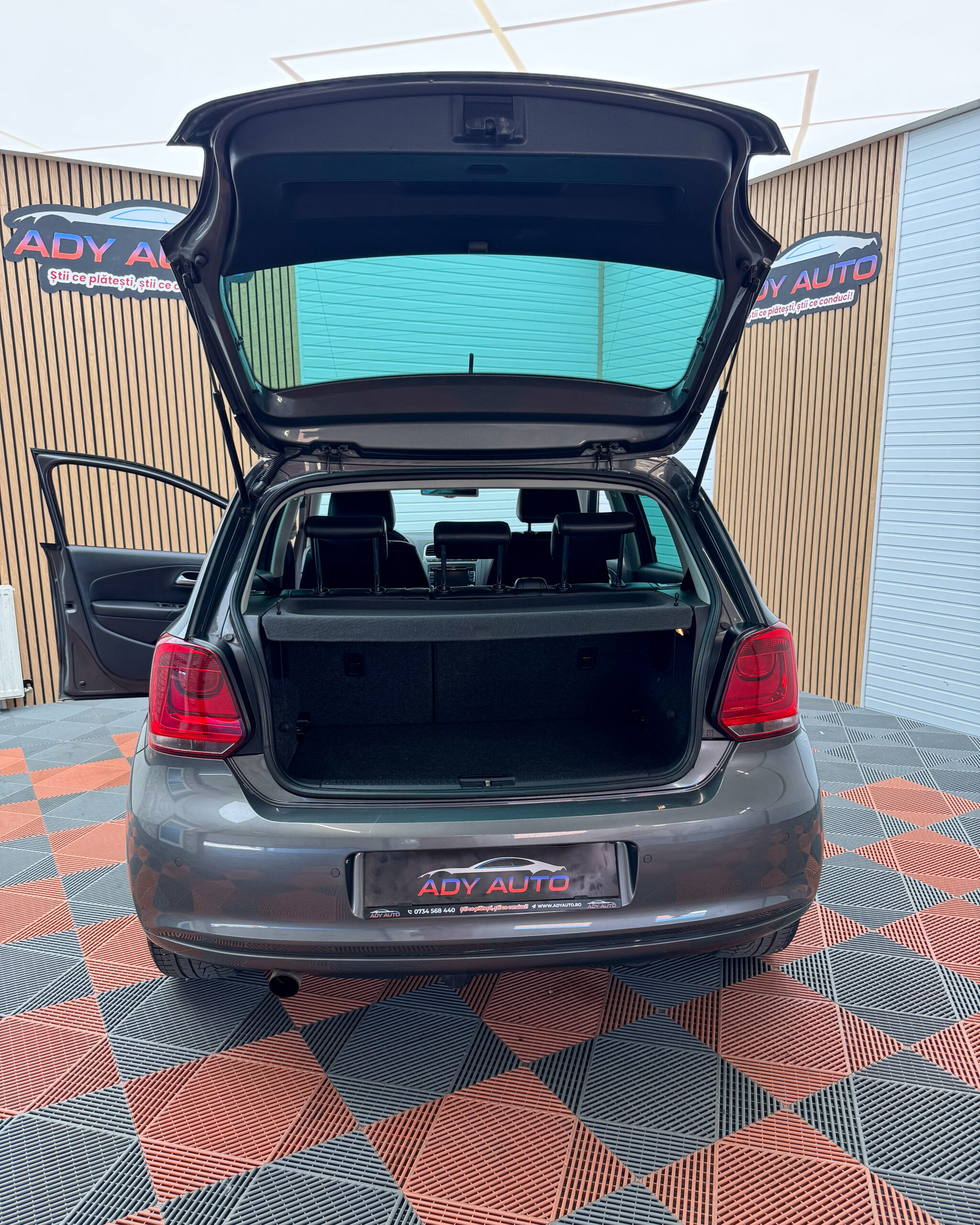 VW POLO . 1,4 Benzina . 129 000 Km . 4/5 Usi . RAR+ITP . Rate Fixe Si Fara Avans . Garantie 12 Luni . Buy-Back . Test-Drive