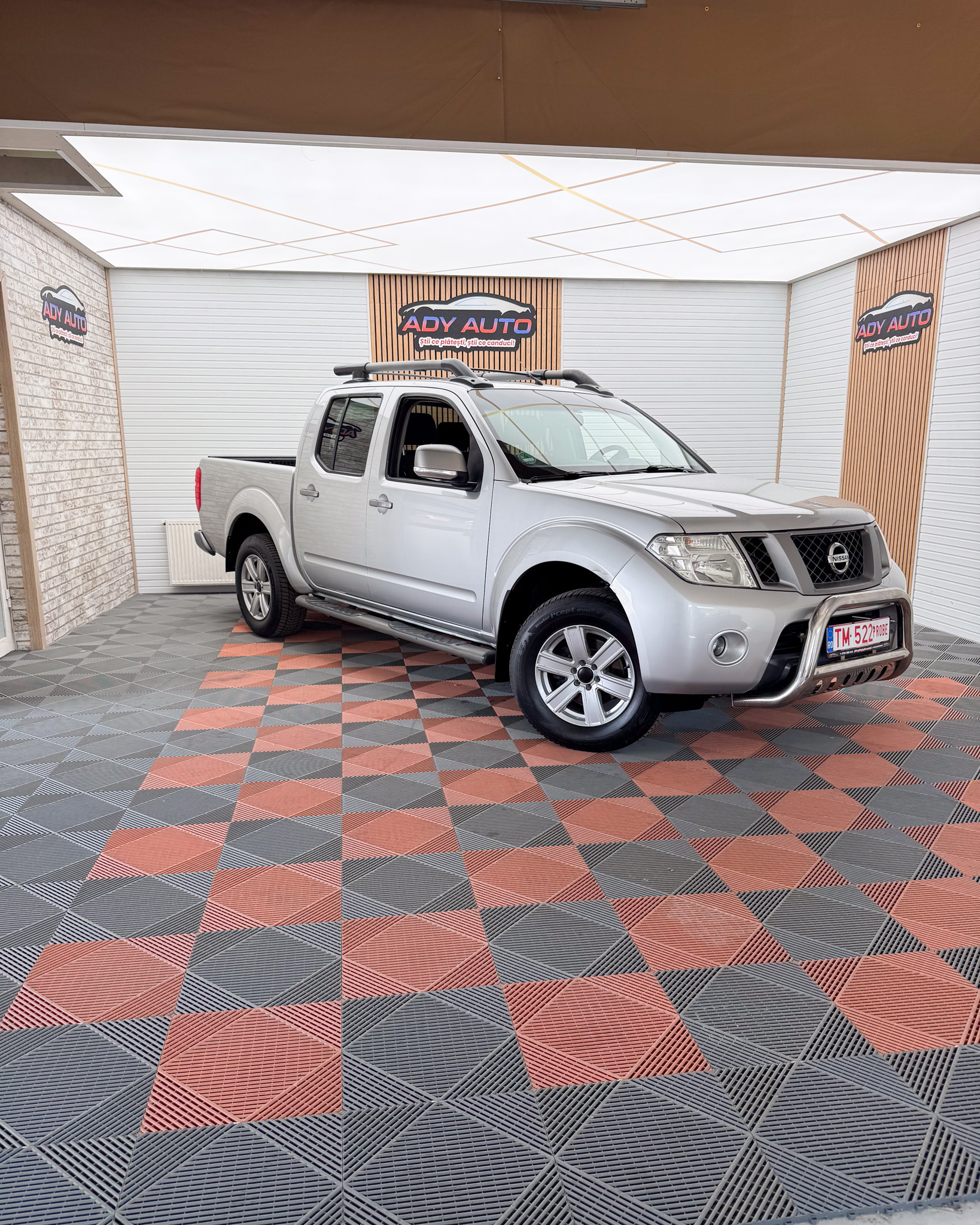 NISSAN NAVARA 4X4 LA BUTON . Navi . Clima . Trapa , Carlig , RAR+ITP ( La Cerere ). Rate Fixe Si Fara Avans . Garantie 12 Luni . Buy-Back . Test-Drive