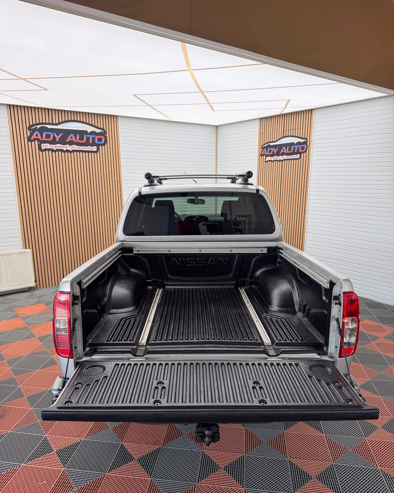 NISSAN NAVARA 4X4 LA BUTON . Navi . Clima . Trapa , Carlig , RAR+ITP ( La Cerere ). Rate Fixe Si Fara Avans . Garantie 12 Luni . Buy-Back . Test-Drive