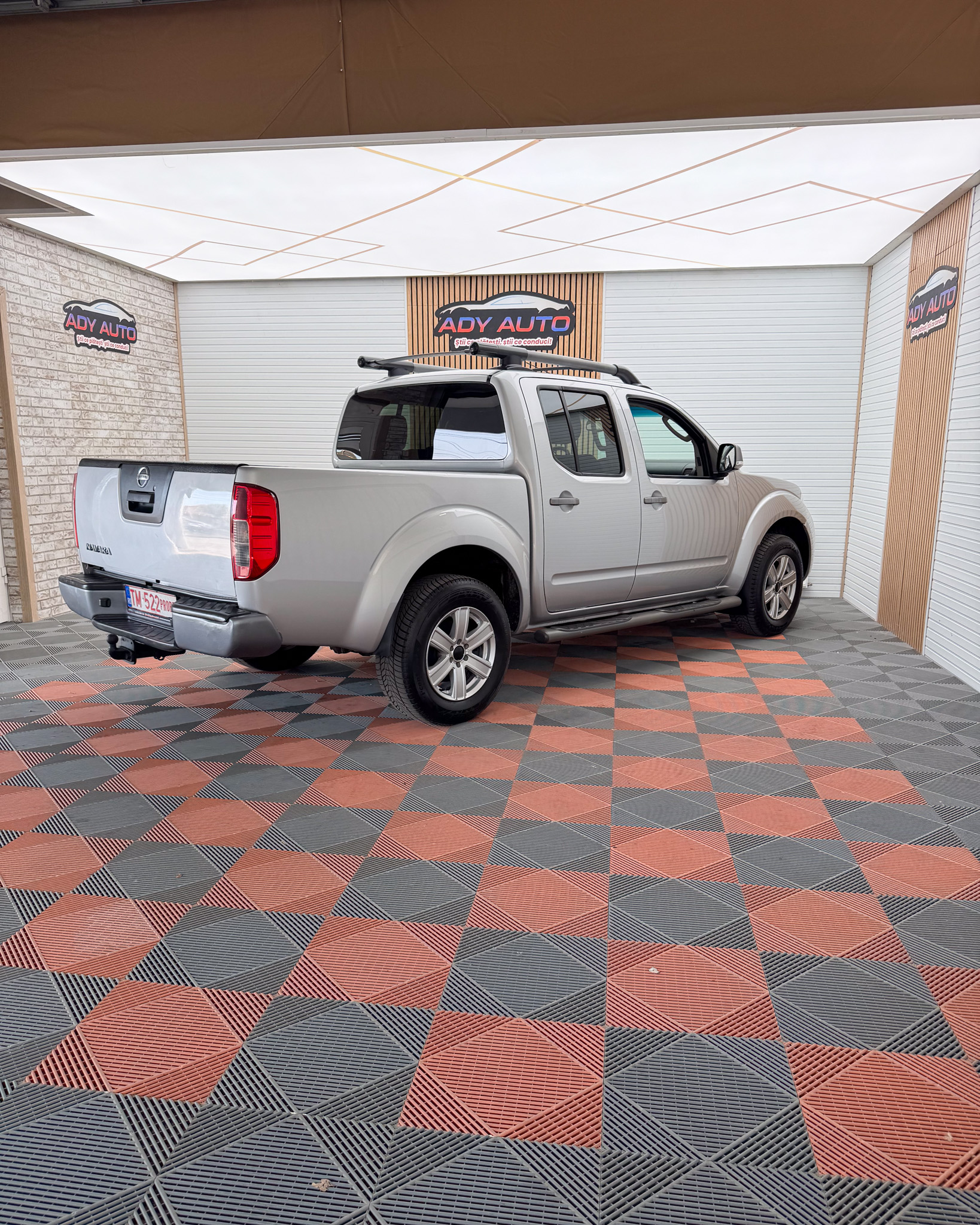 NISSAN NAVARA 4X4 LA BUTON . Navi . Clima . Trapa , Carlig , RAR+ITP ( La Cerere ). Rate Fixe Si Fara Avans . Garantie 12 Luni . Buy-Back . Test-Drive