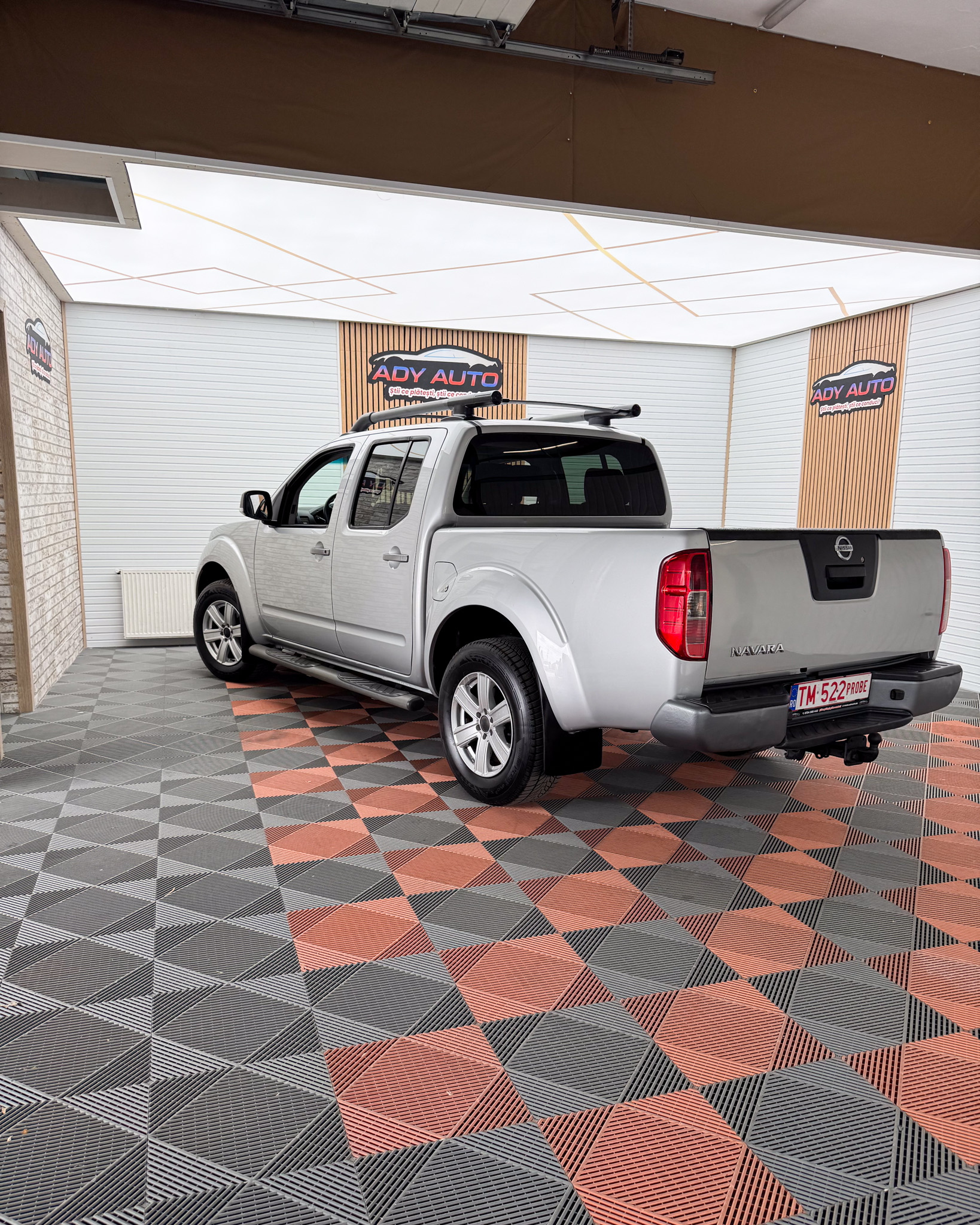 NISSAN NAVARA 4X4 LA BUTON . Navi . Clima . Trapa , Carlig , RAR+ITP ( La Cerere ). Rate Fixe Si Fara Avans . Garantie 12 Luni . Buy-Back . Test-Drive