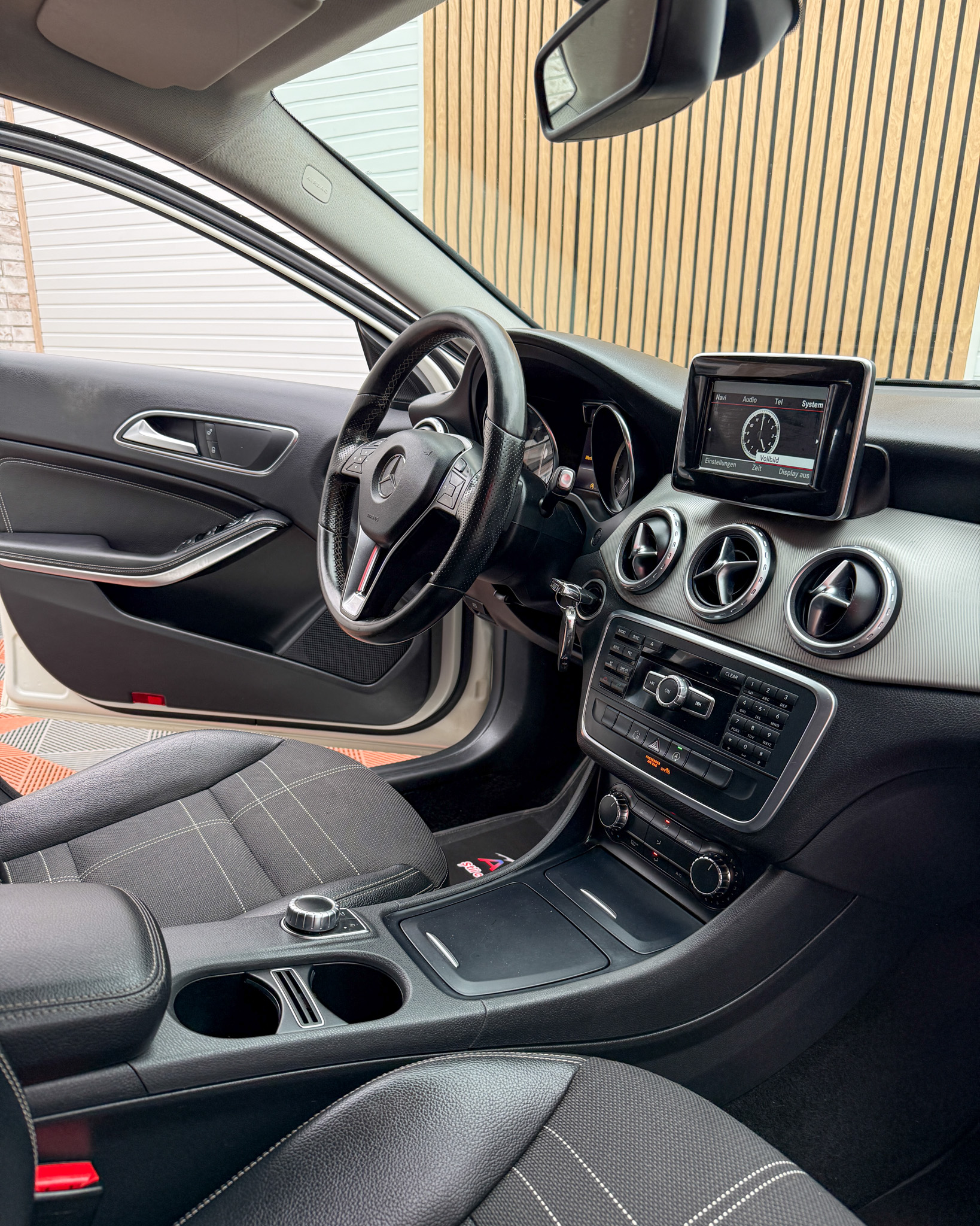 MERCEDES GLA 200 CDI. Cutie Automata+ Padele . RAR+ITP . Rate Fixe Si Fara Avans . Garantie 12 Luni . Buy-Back . Test-Drive