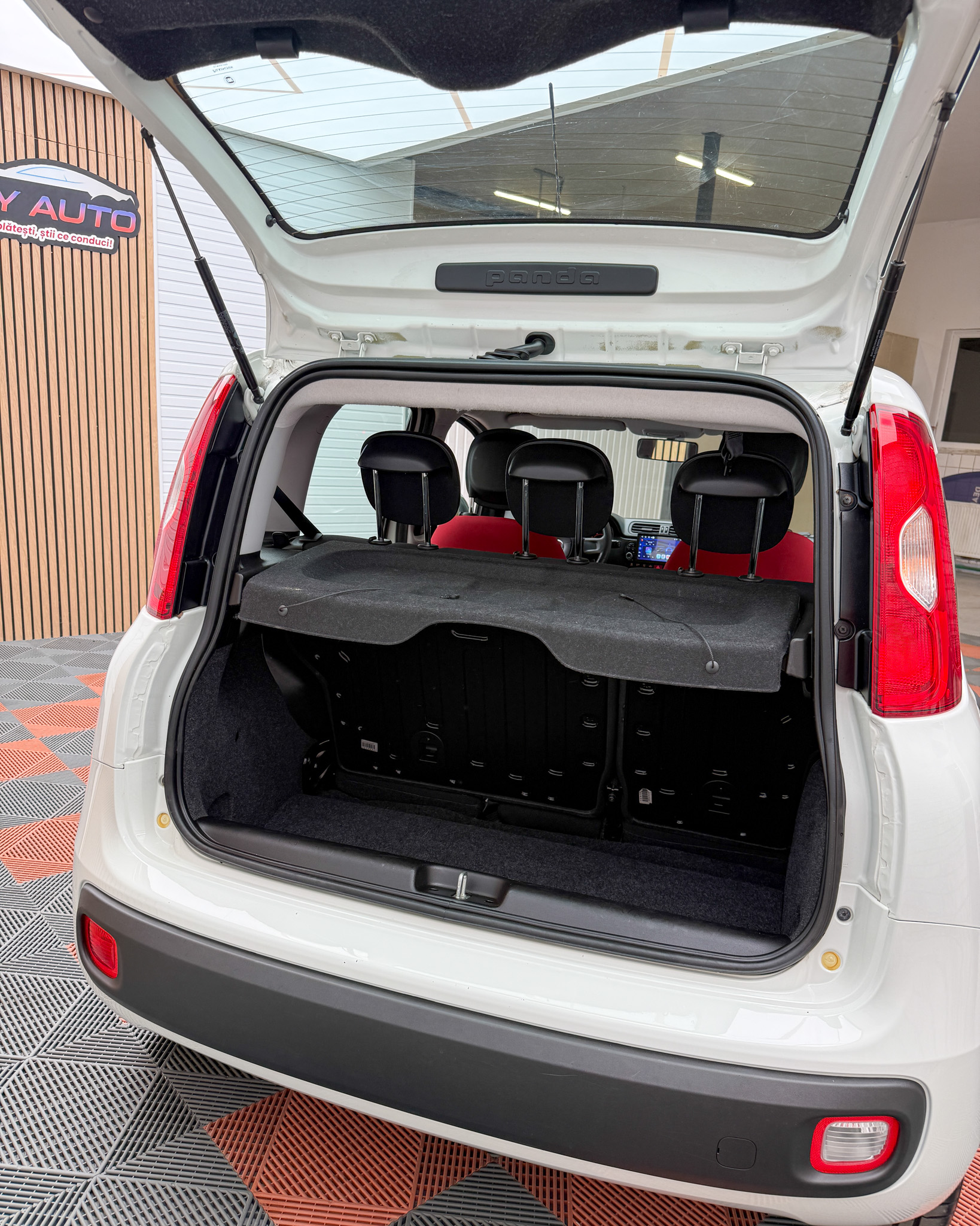 FIAT PANDA 1,2 Benzina . An 2017 / Iunie . Euro 6 .RAR+ITP . Rate Fixe Si Fara Avans . Garantie 12 Luni . Buy-Back . Test-Drive