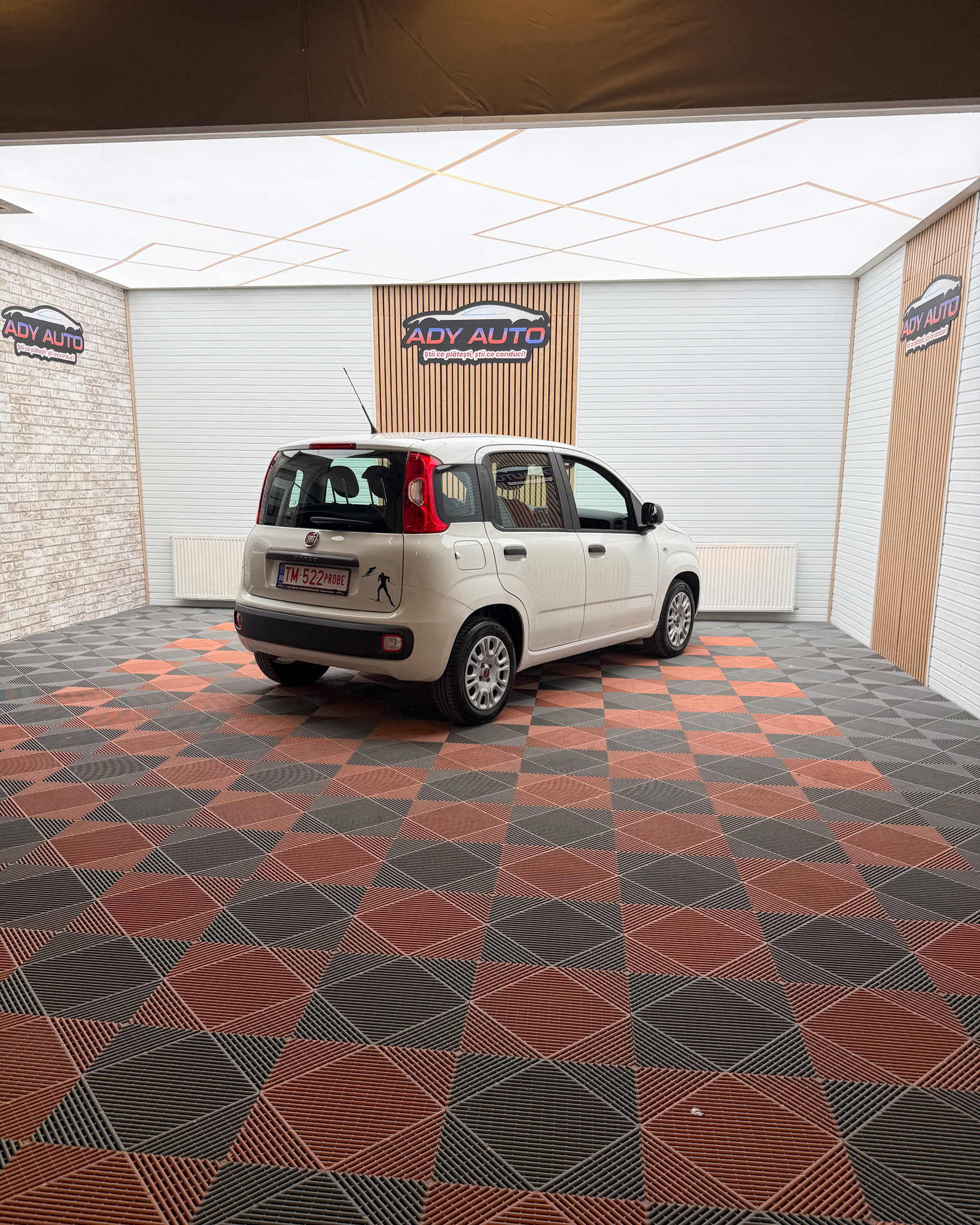 FIAT PANDA 1,2 Benzina . An 2017 / Iunie . Euro 6 .RAR+ITP . Rate Fixe Si Fara Avans . Garantie 12 Luni . Buy-Back . Test-Drive