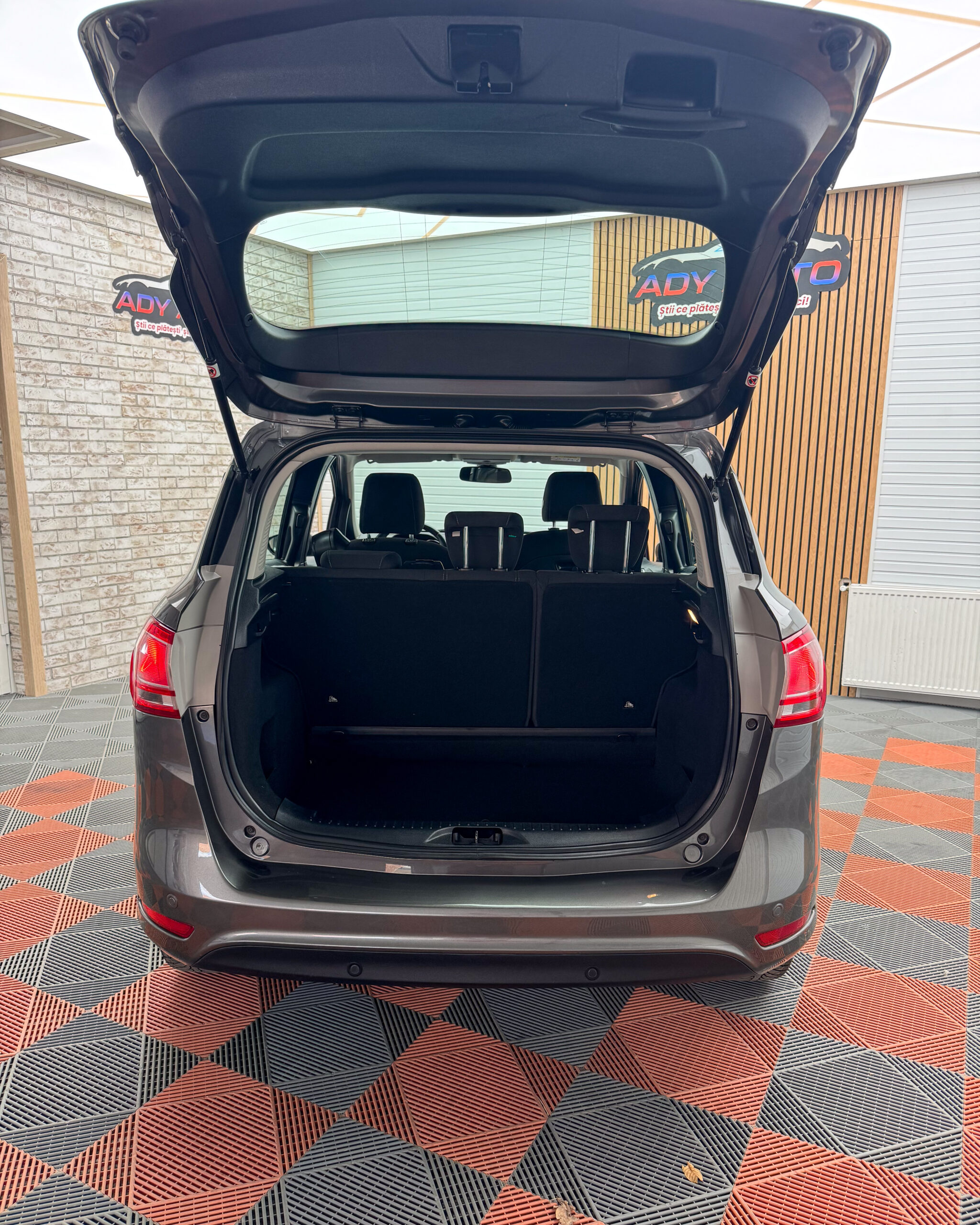 Ford B-Max . 2015/08 . 1,5 Diesel . 95 Cp . Euro 6 . RAR+ITP ( La Cerere ) Garantie 12 Luni . Buy-Back . Test-Drive