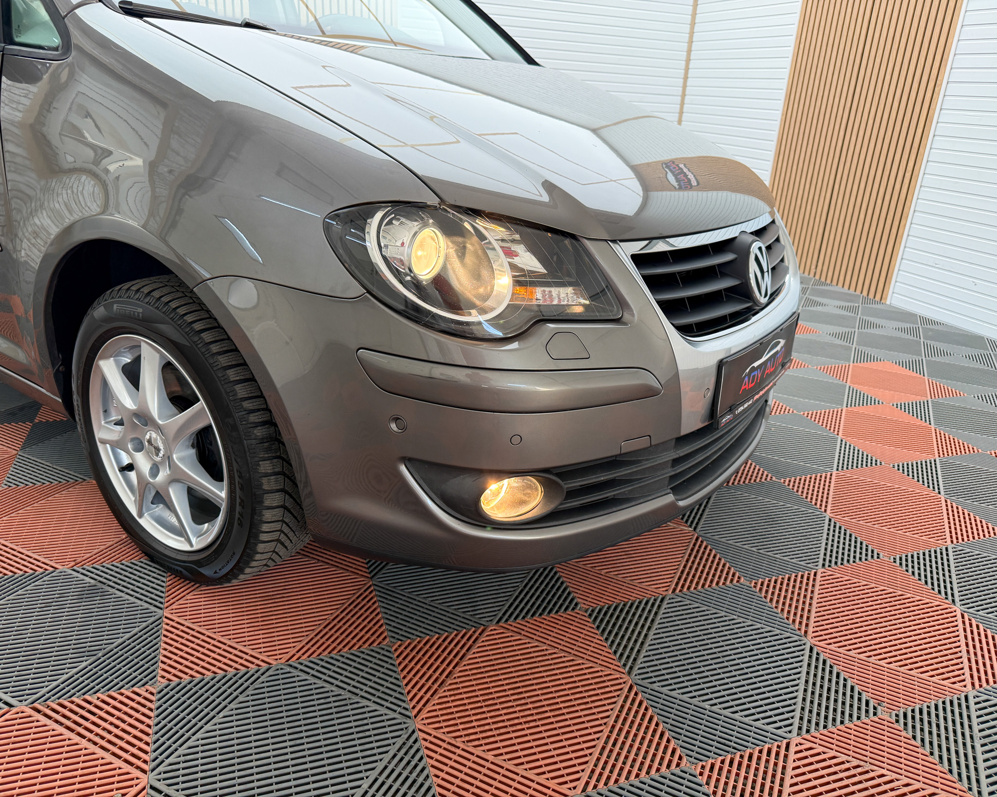 VW TOURAN 2,0 TDI . 140 Cp . An 2010 / 03 . RAR+ITP ( La Cerere ) . Rate Fixe Si Fara Avans . Garantie 12 Luni . Buy-Back . Test-Drive