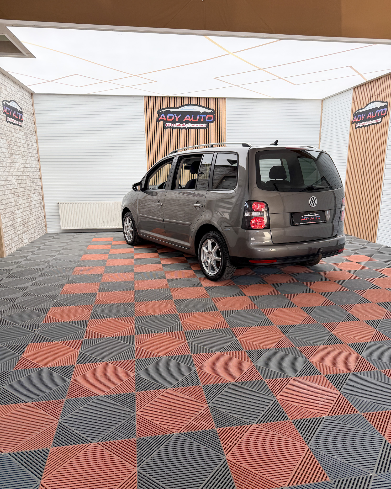 VW TOURAN 2,0 TDI . 140 Cp . An 2010 / 03 . RAR+ITP ( La Cerere ) . Rate Fixe Si Fara Avans . Garantie 12 Luni . Buy-Back . Test-Drive