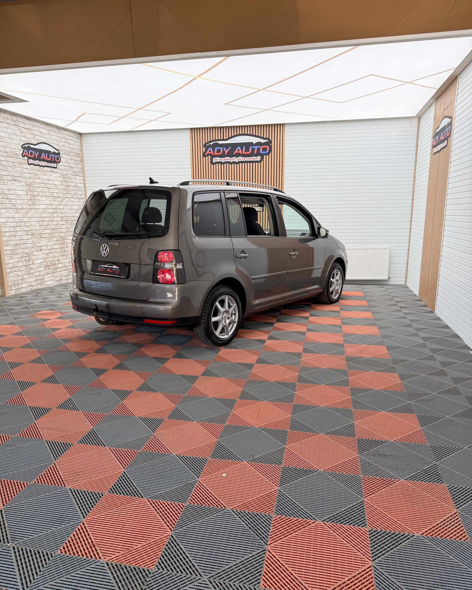 VW TOURAN 2,0 TDI . 140 Cp . An 2010 / 03 . RAR+ITP ( La Cerere ) . Rate Fixe Si Fara Avans . Garantie 12 Luni . Buy-Back . Test-Drive
