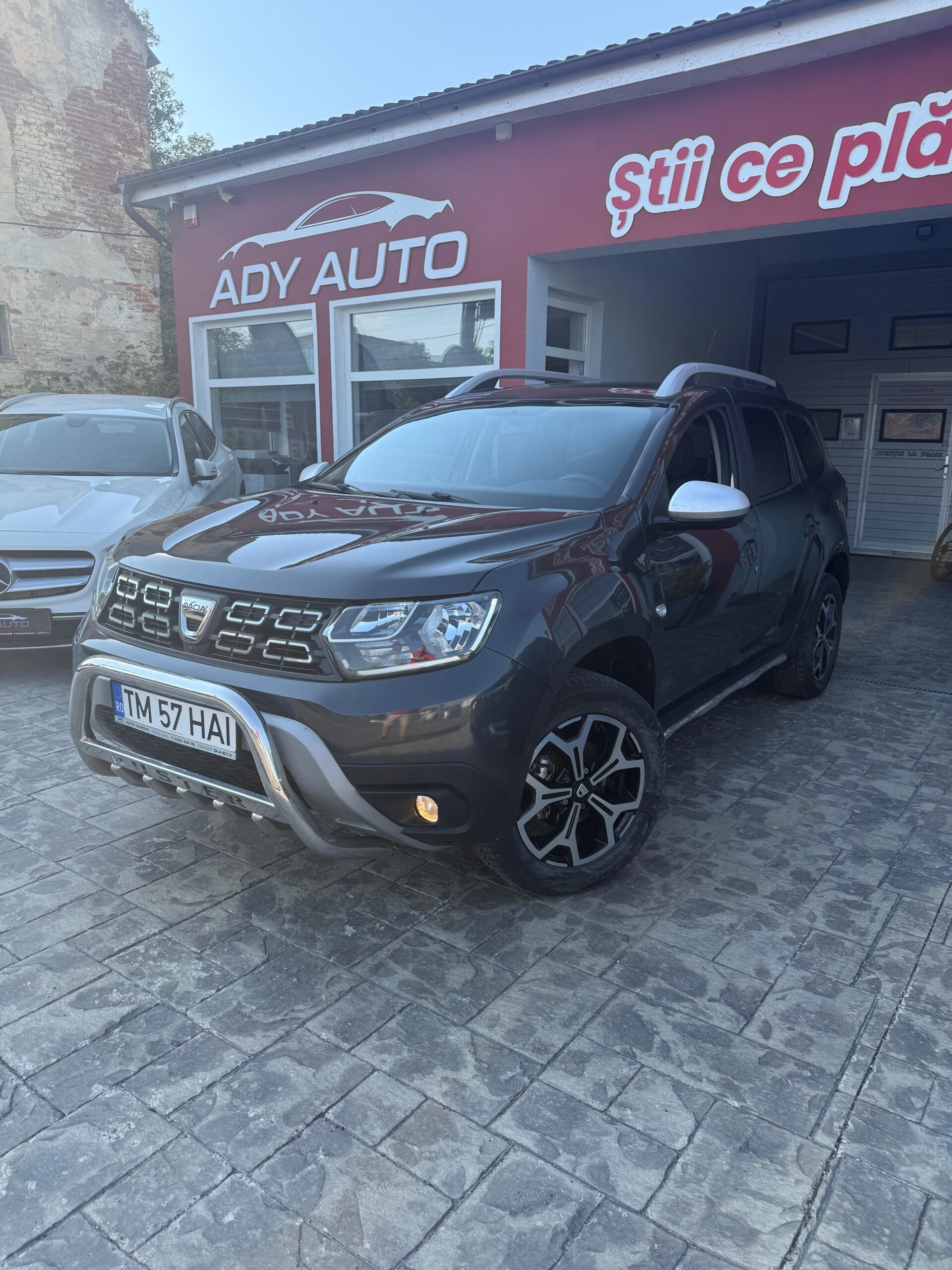 DACIA DUSTER . 1,5 DCI . An 2019 / 07 . 98 000 KM . Camera 360 . Navi 