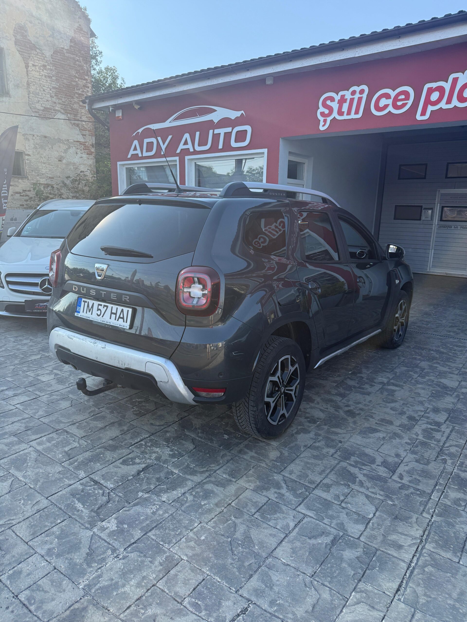 DACIA DUSTER . 1,5 DCI . An 2019 / 07 . 98 000 KM . Camera 360 . Navi 