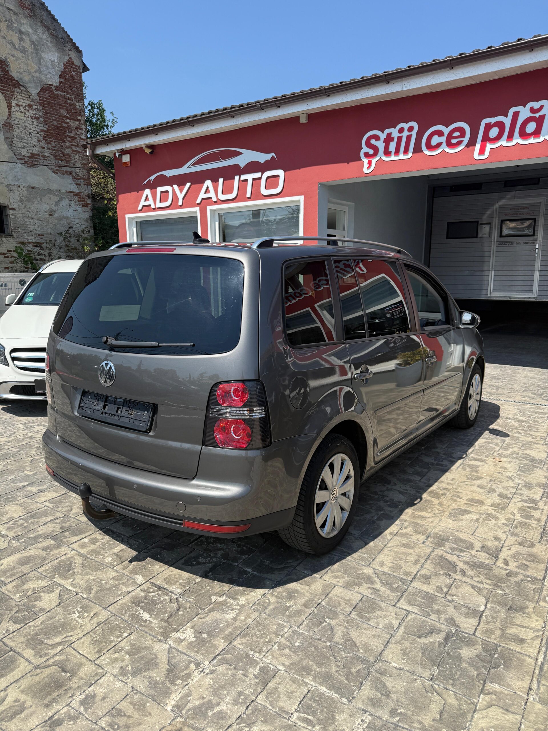 VW TOURAN 2,0 TDI . 140 Cp . An 2010 / 03 . Masina Intra La Detailig. Revenim Cu Rezultatul In Poze Si Video !